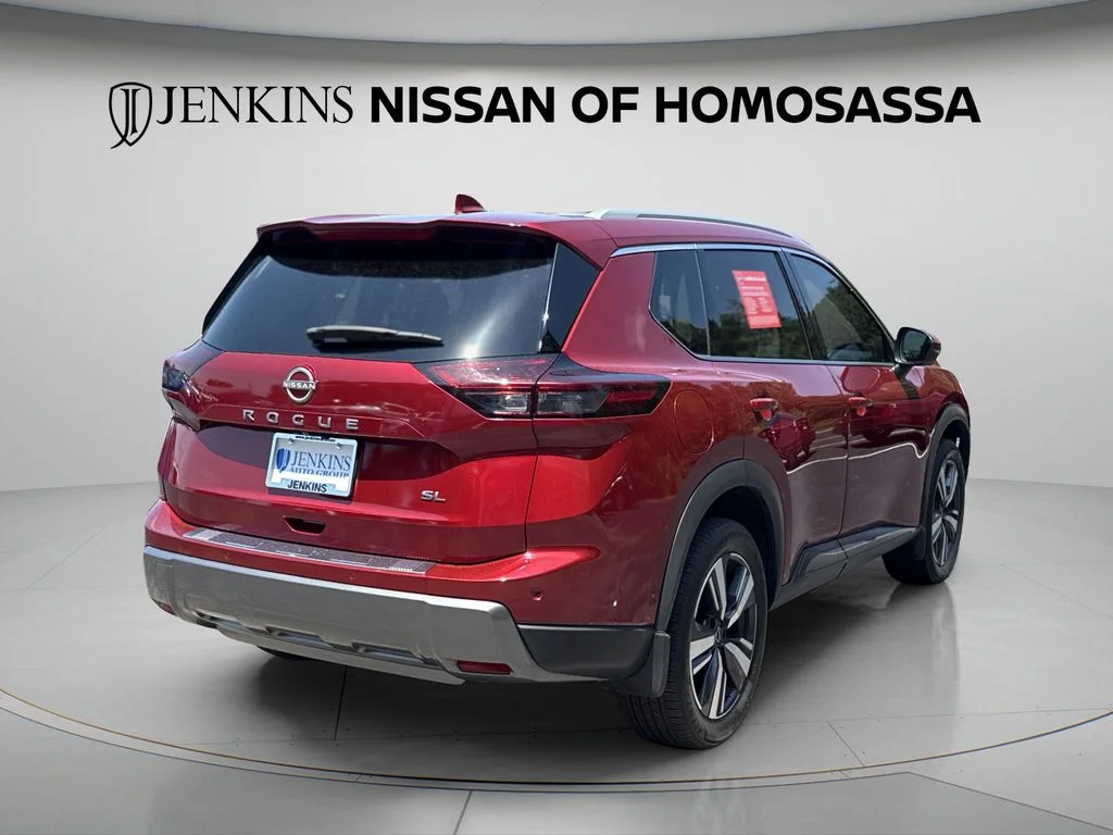 Used 2025 Red Nissan SL image 7