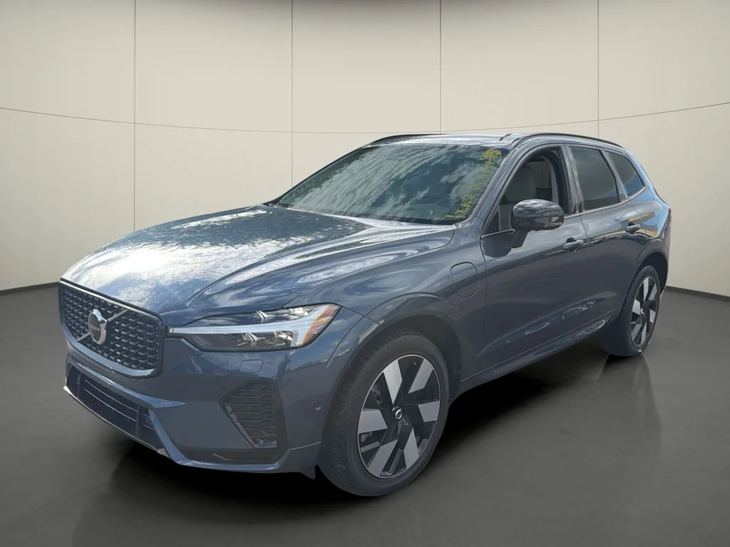 Used 2024 Blue Volvo T8 Plus Dark Theme image 3