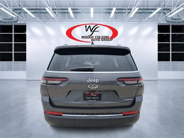 New 2026 Baltic Gray Metallic Clear-Coat Exterior Paint Jeep Laredo X image 4