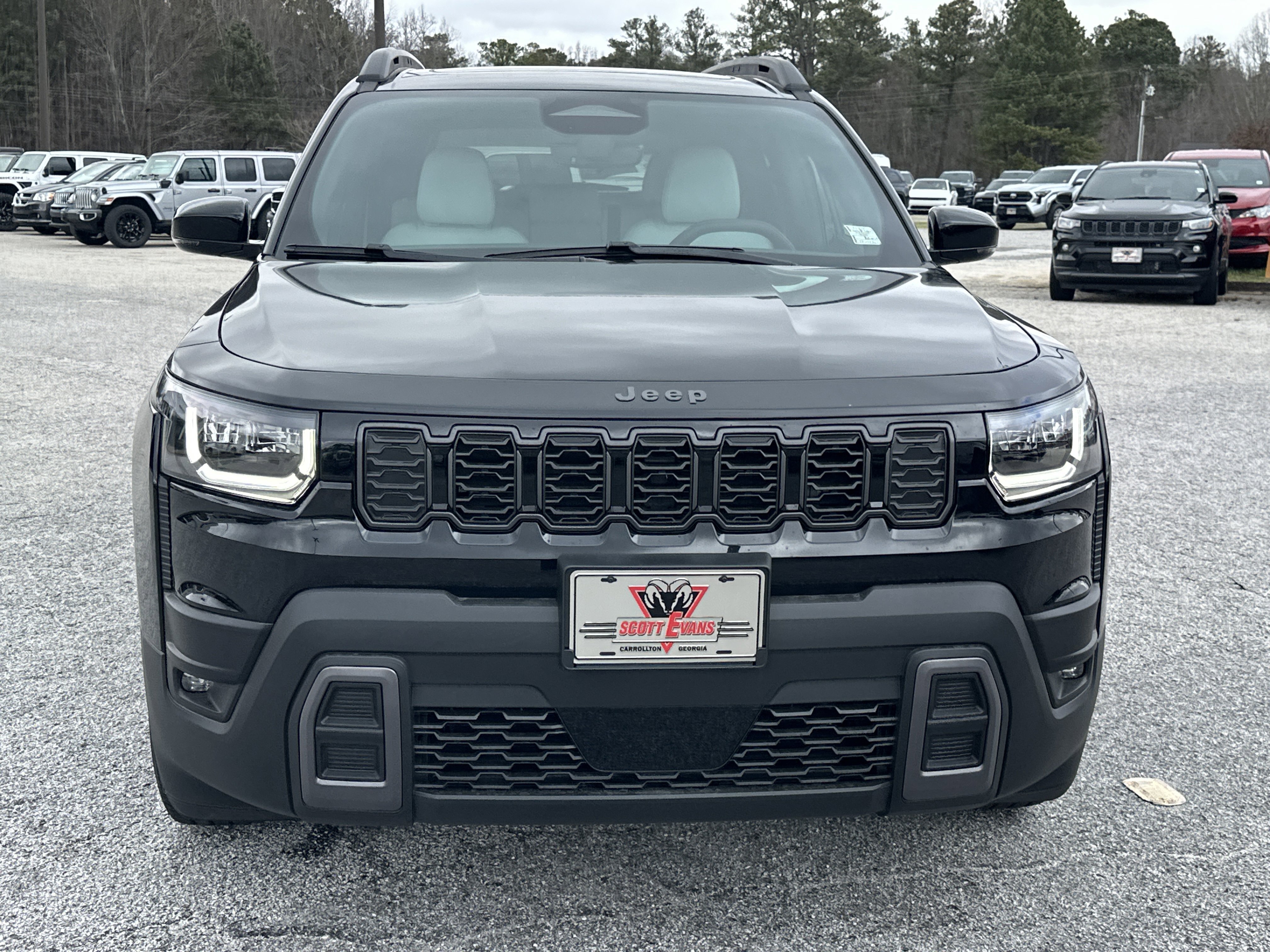 New 2026 Diamond Black Crystal Pearl-Coat Exterior Paint Jeep Limited image 3