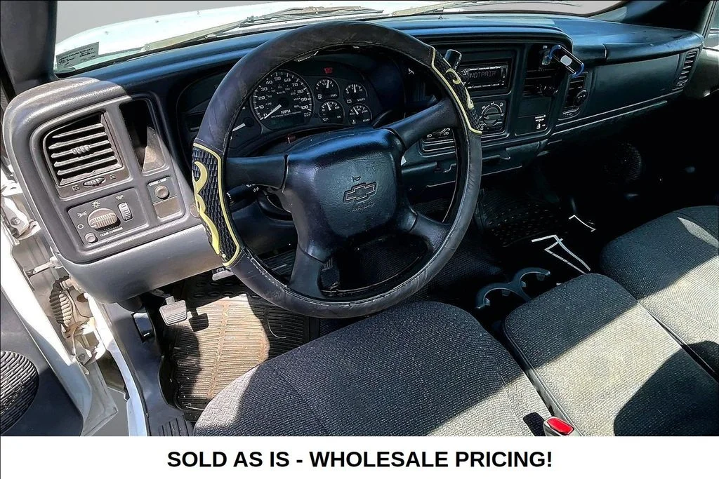 Used 2002 White Chevrolet Base image 8