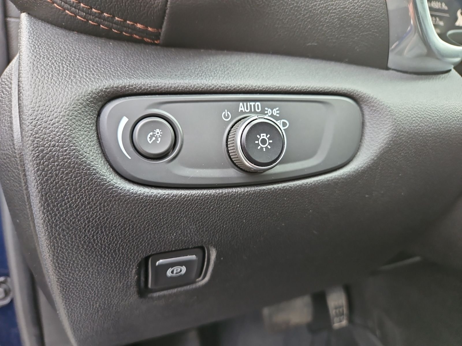 Used 2022 Blue Chevrolet Premier image 22