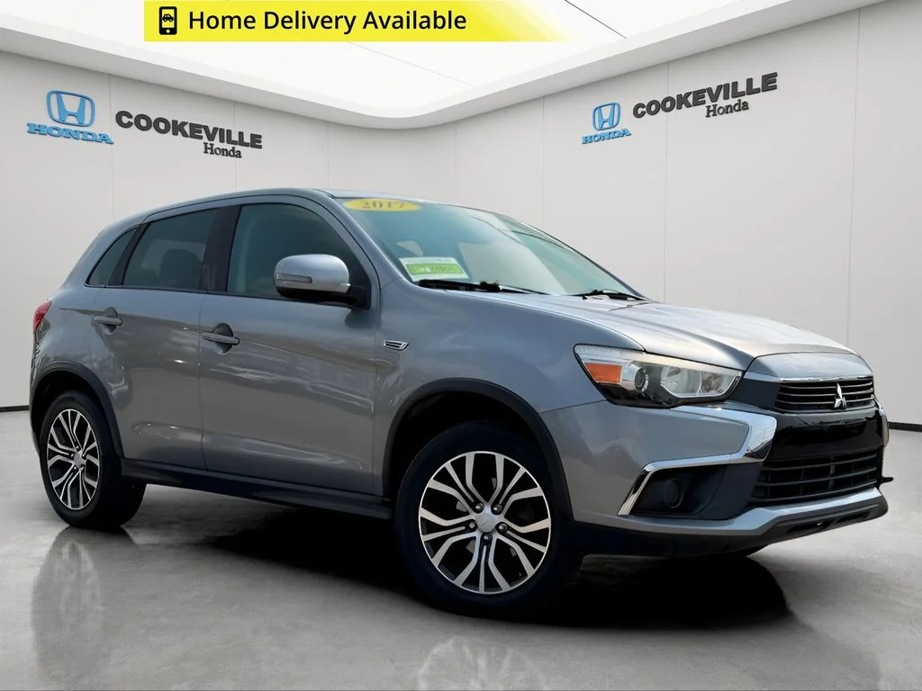 Used 2017 Silver Mitsubishi 2.0 ES image 1