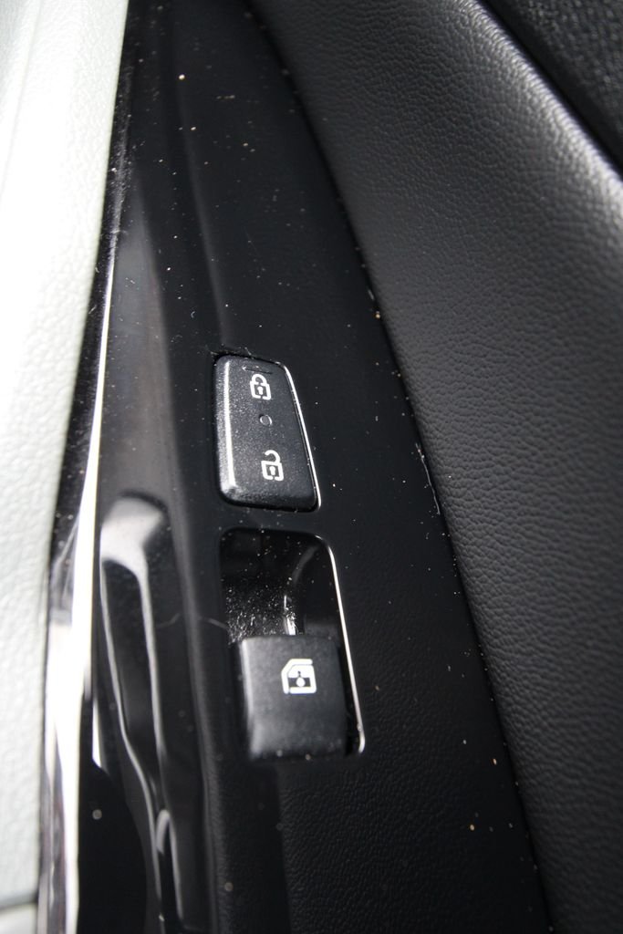 Used 2023 Black Kia X-Line image 25