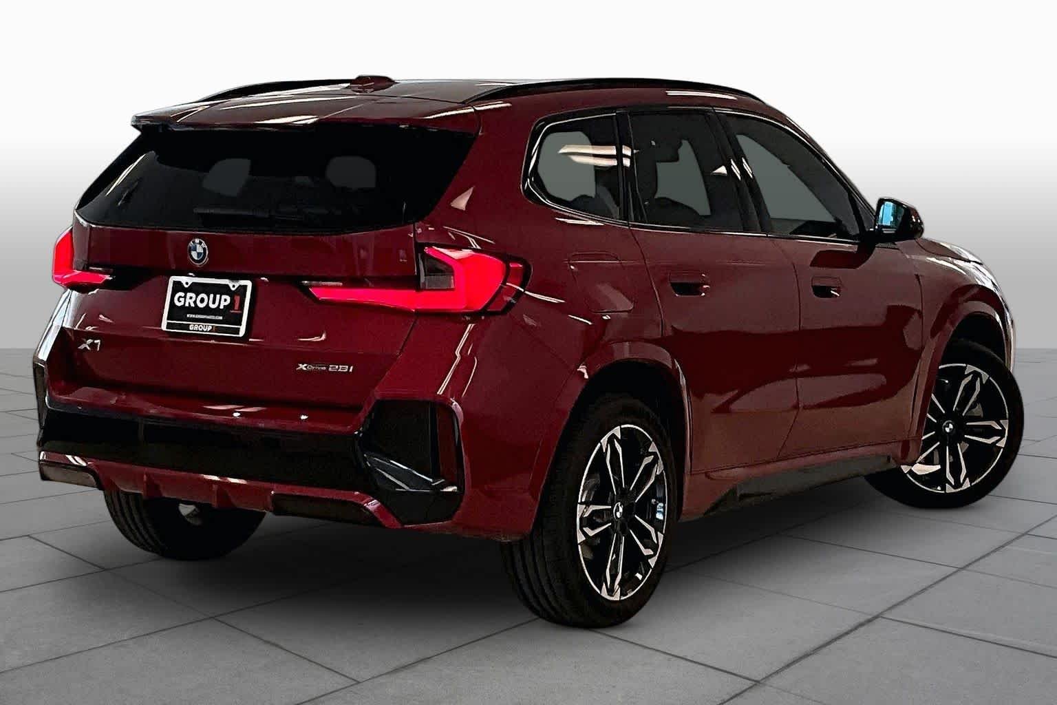 Used 2026 Vegas Red Metallic BMW xDrive28i image 12