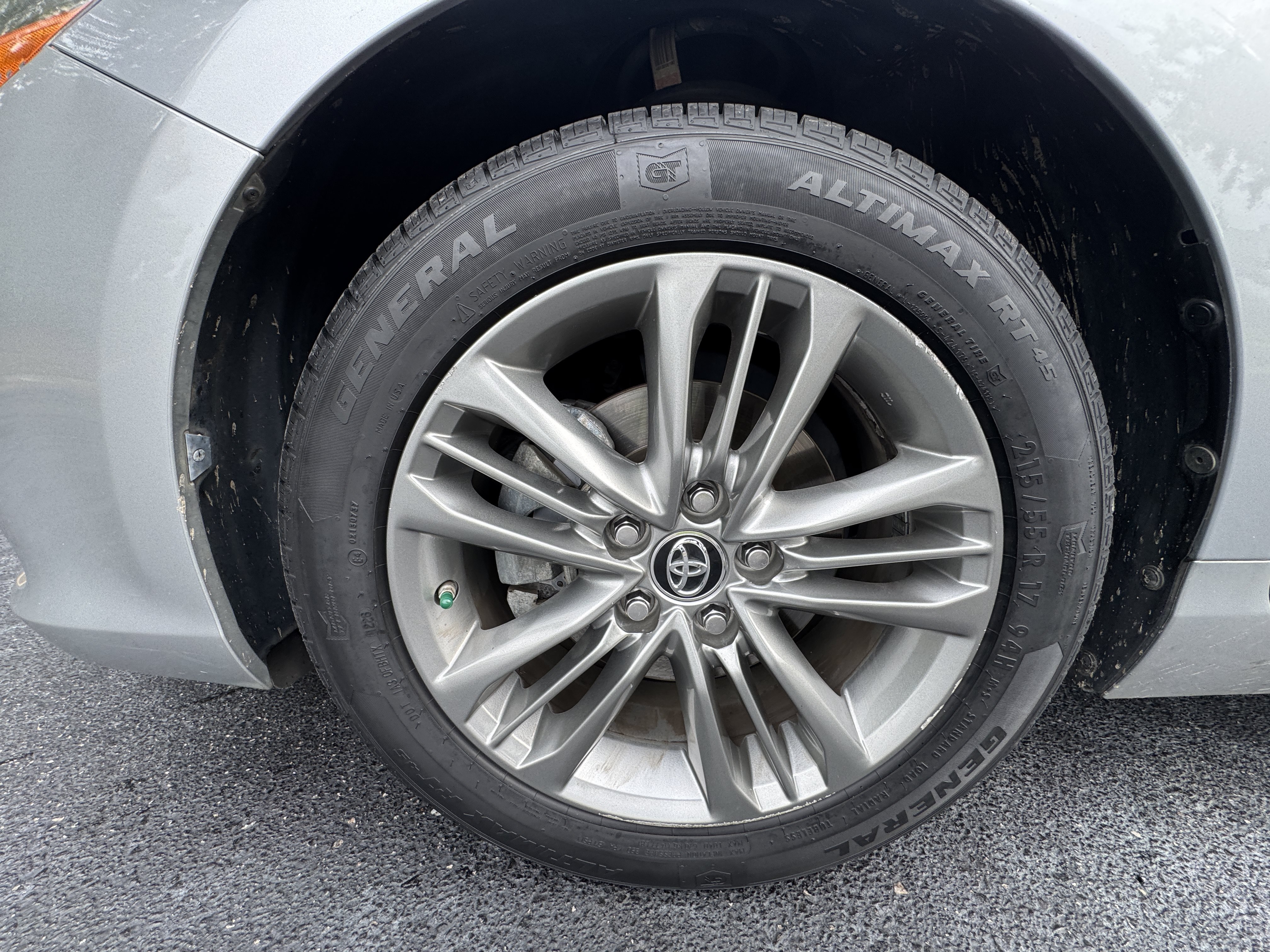 Used 2015 Celestial Silver Metallic Toyota SE image 8