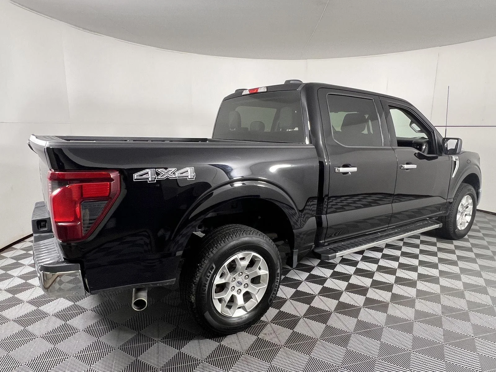 Used 2025 Agate Black Ford XLT image 10