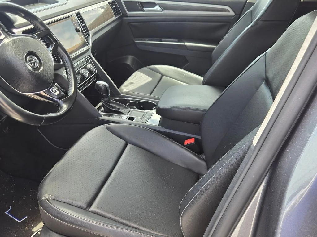 Used 2018 Gray Volkswagen SEL image 7