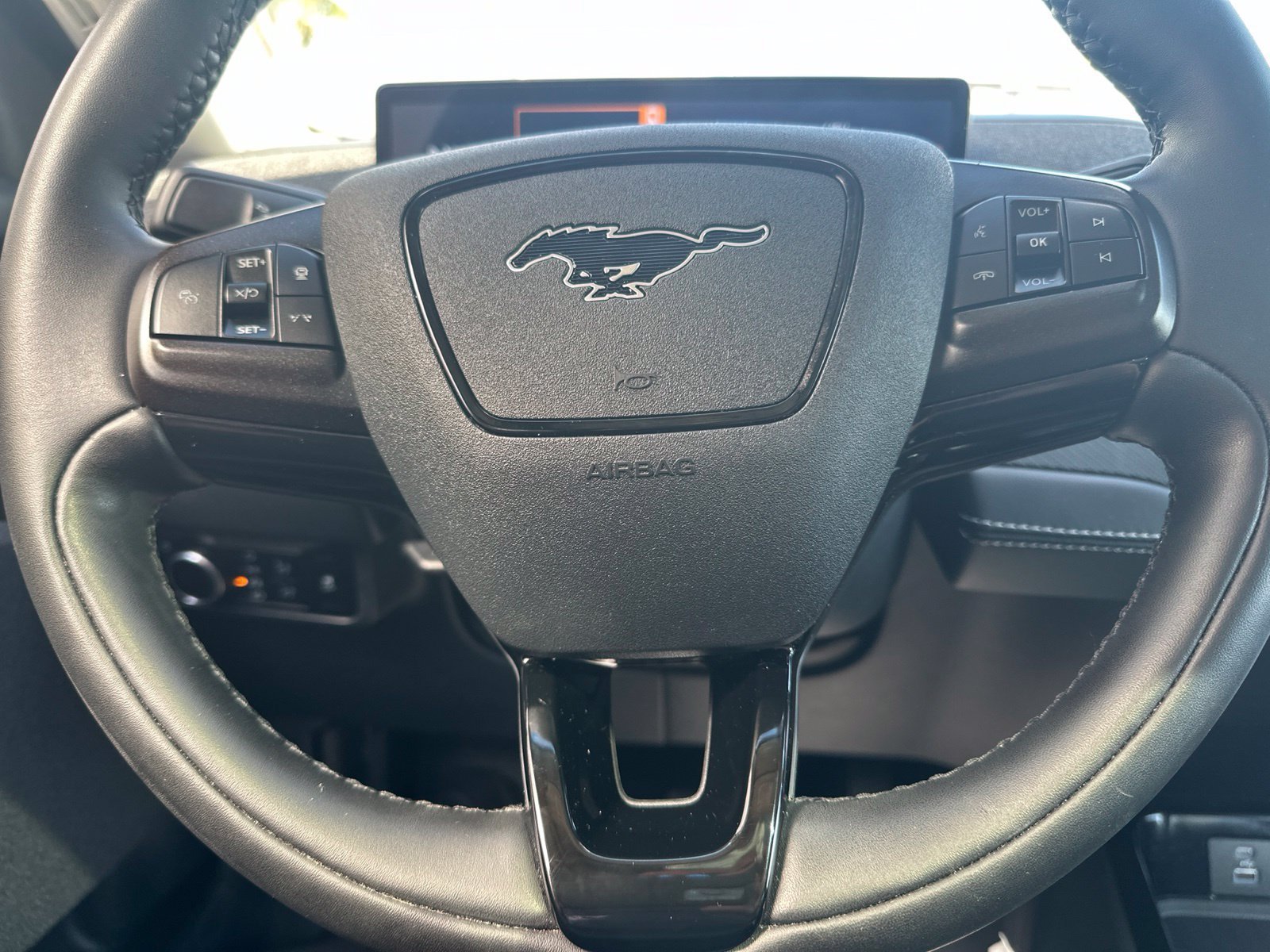 Used 2023 White Metallic Ford Premium image 23