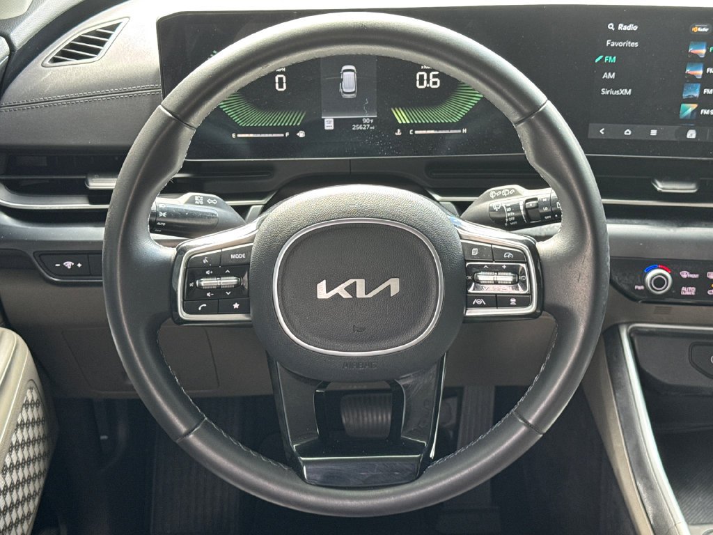 Used 2025 White Kia LXS image 21
