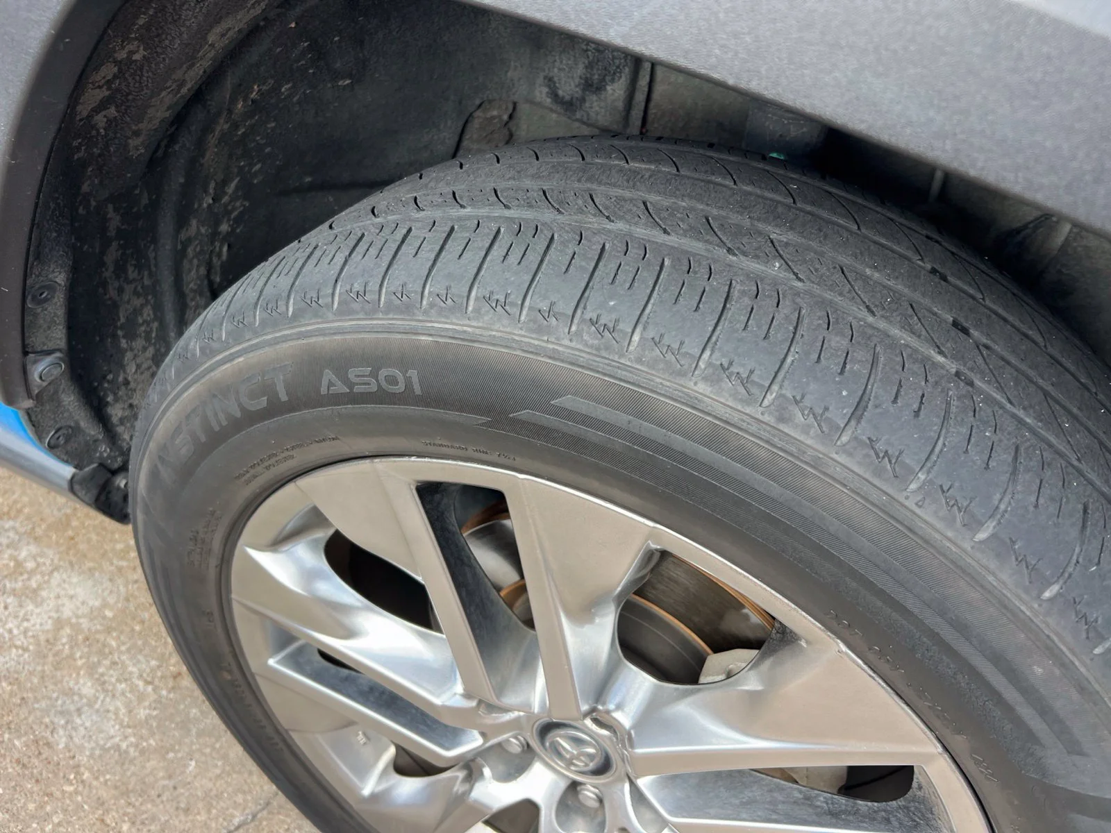Used 2021 Blue Toyota XLE Premium image 5