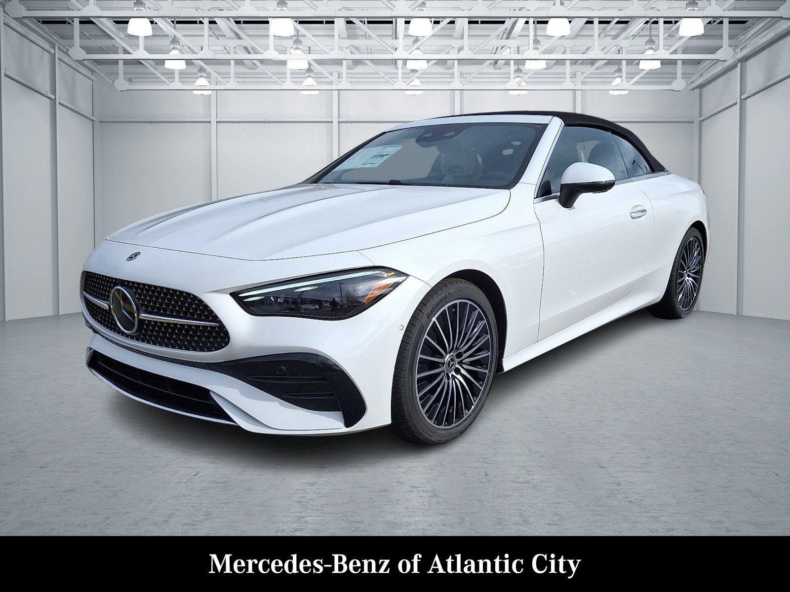 New 2026 MANUFAKTUR Moonlight White Metallic Mercedes-Benz CLE 300 image 2