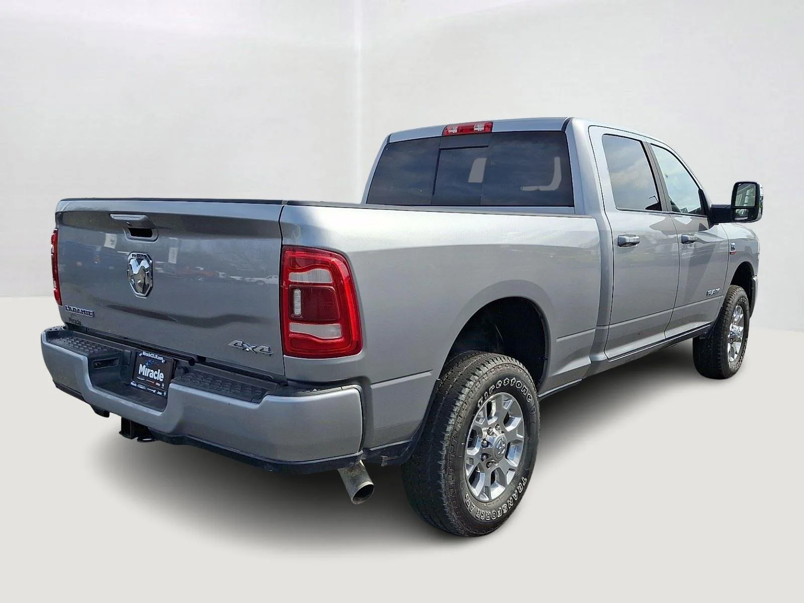 Used 2024 Billet Silver Metallic Clearcoat Ram Laramie image 6