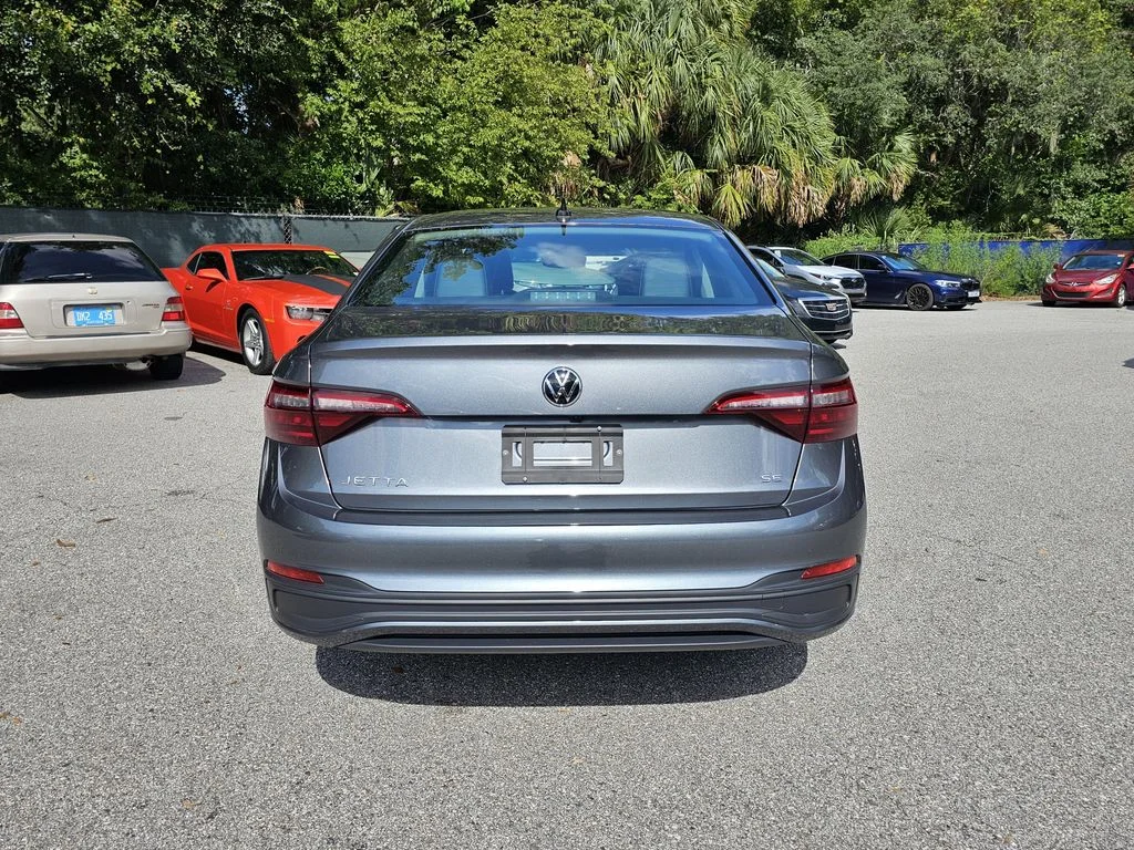 Used 2022 Gray Volkswagen 1.5T SE image 4