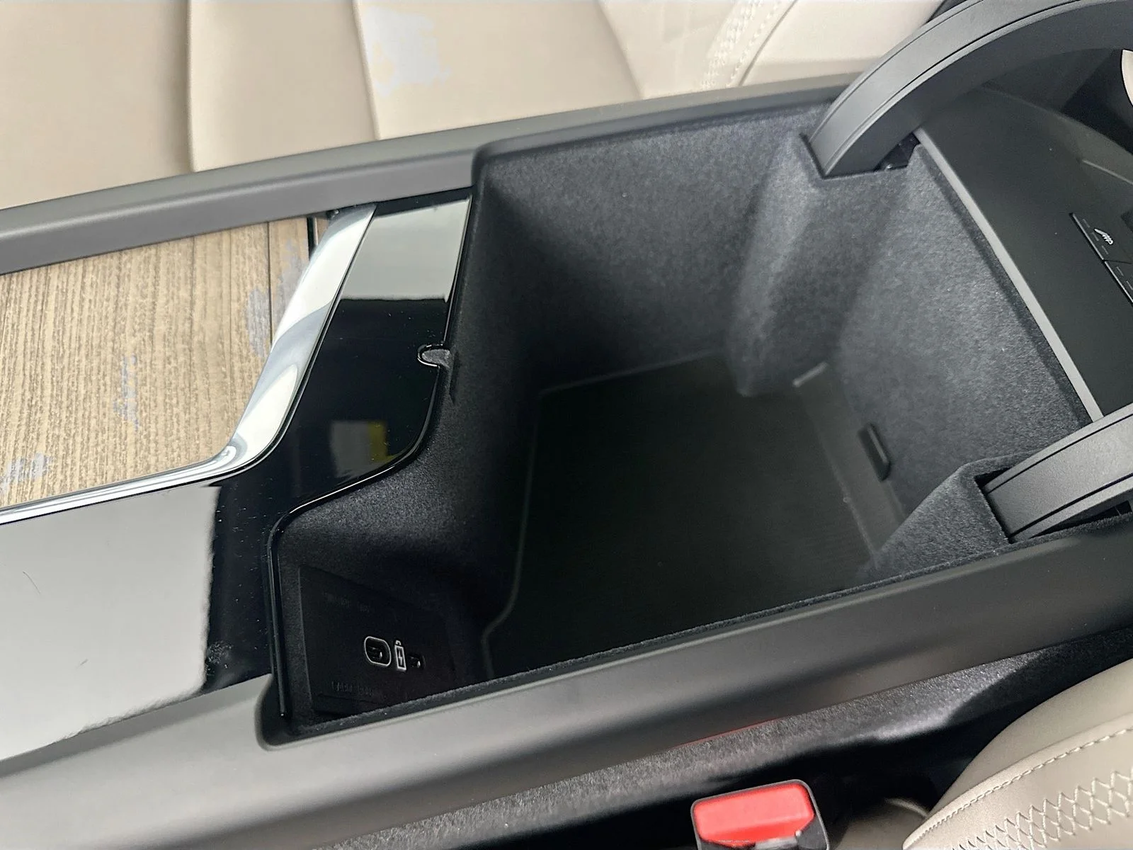 2026 Volvo XC60 Plus - Photo 29