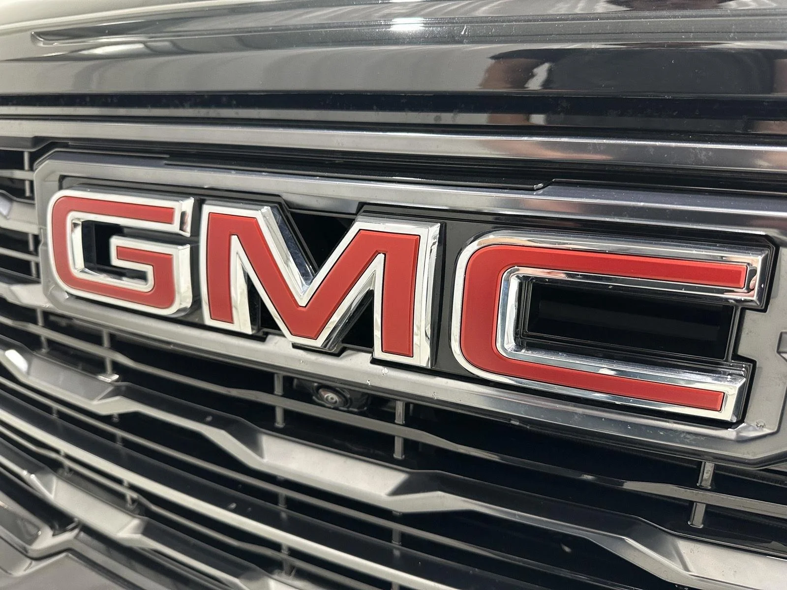 Used 2025 Ebony Twilight Metallic GMC AT4 image 29