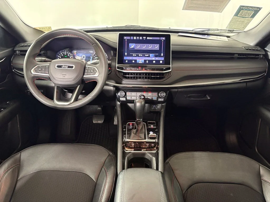 Used 2025 Silver Jeep Trailhawk image 39