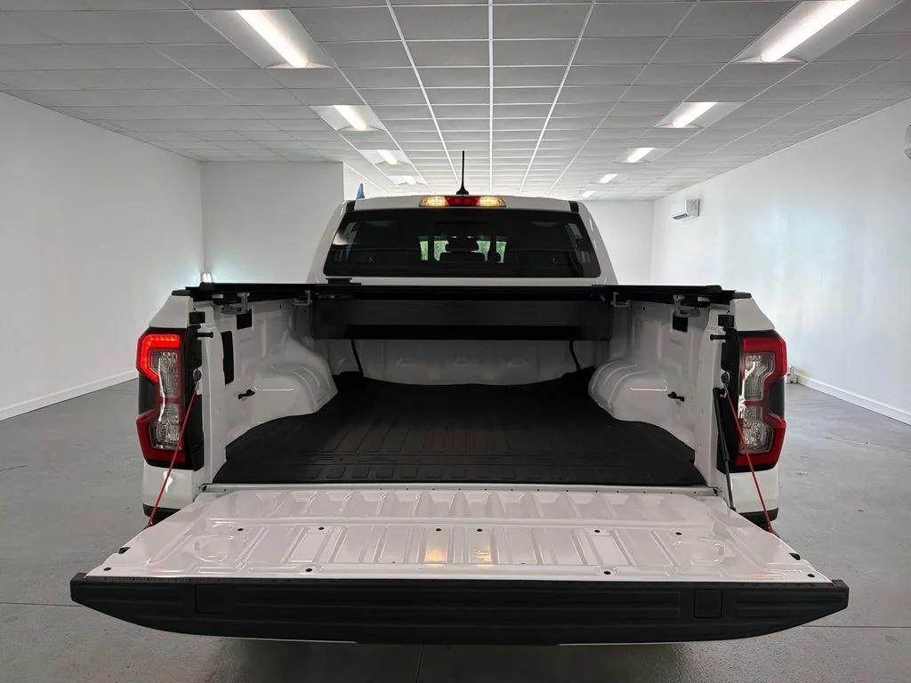 Used 2026 White Ford Lariat image 9