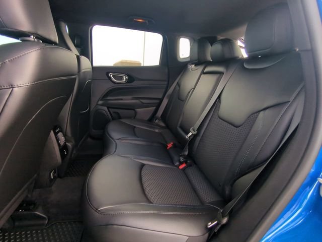 New 2026 Hydro Blue Pearl-Coat Exterior Paint Jeep Latitude image 16