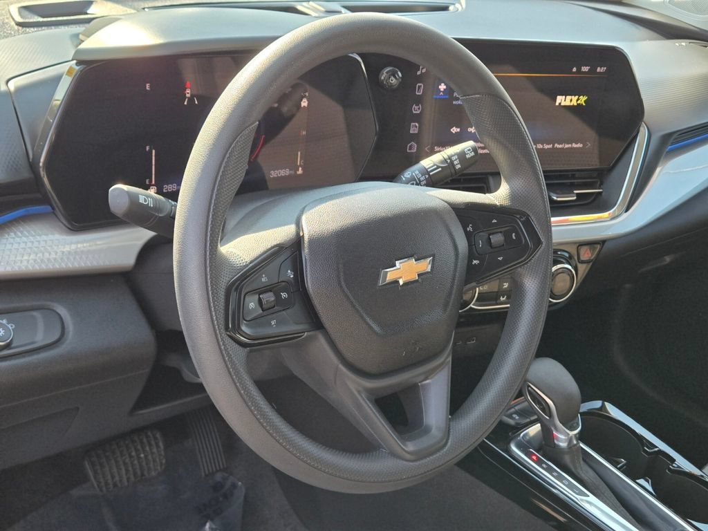 2025 Chevrolet Trax LT - Photo 18
