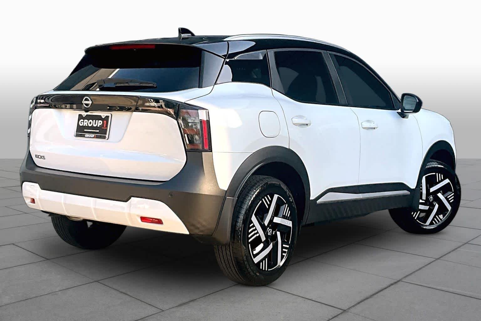 Used 2026 Aspen White Tricoat/Super Black Nissan SV image 13