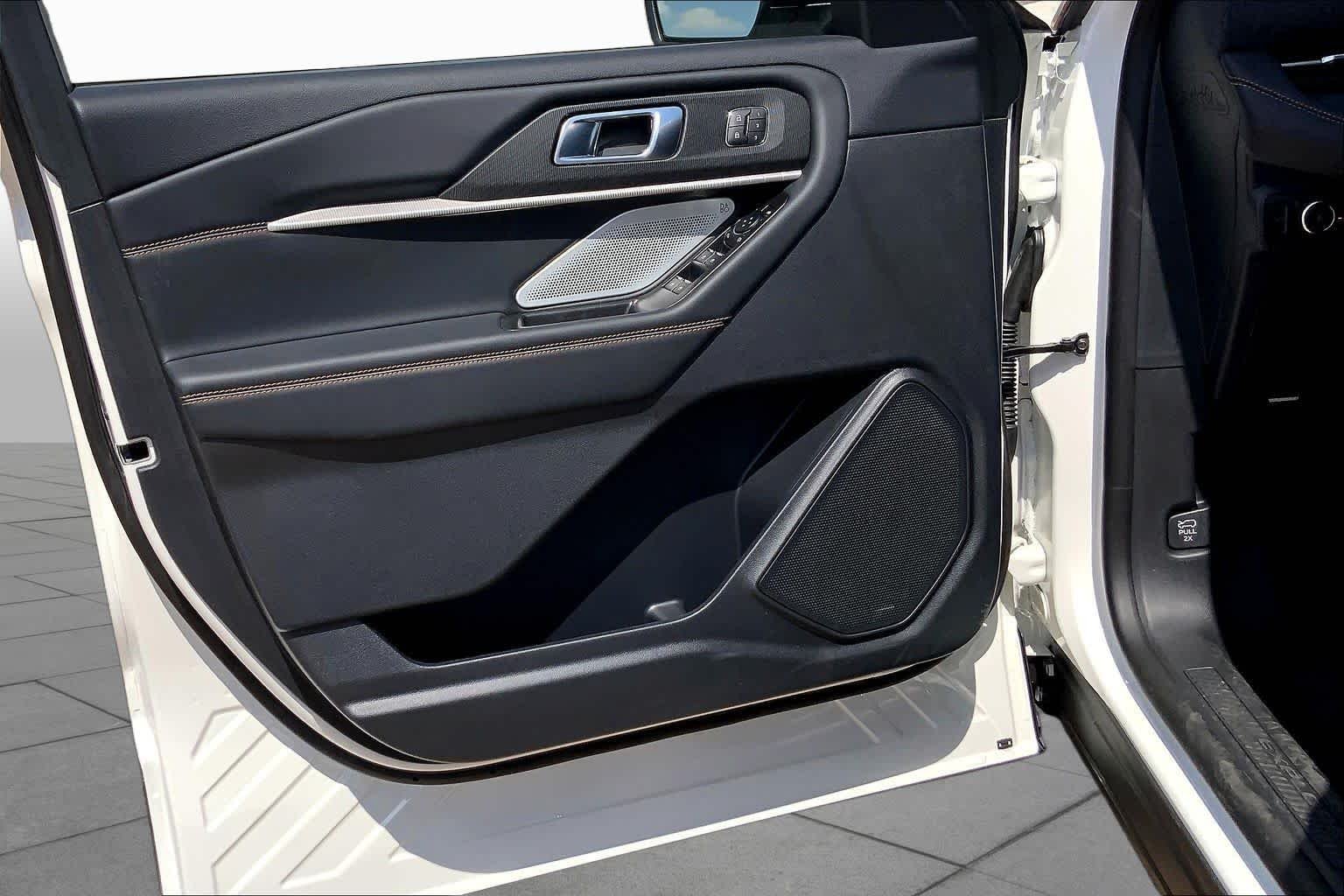 New 2026 Star White Metallic Tri-Coat Ford Tremor® image 9