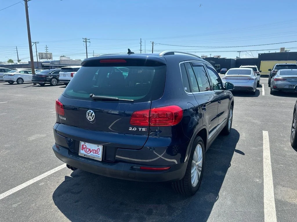 Used 2015 Blue Volkswagen SE image 2