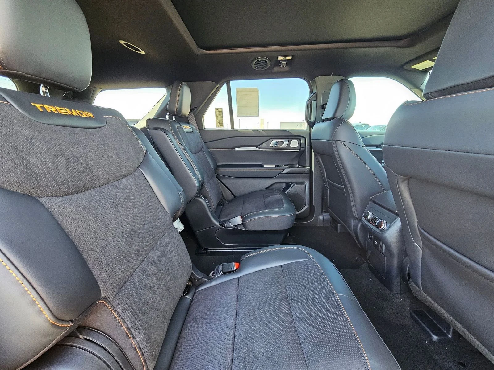New 2026 Agate Black Metallic Ford Tremor® image 28
