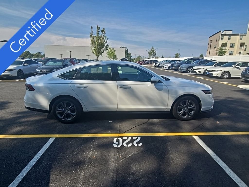 Certified Used 2025 Platinum White Pearl Honda EX-L image 4