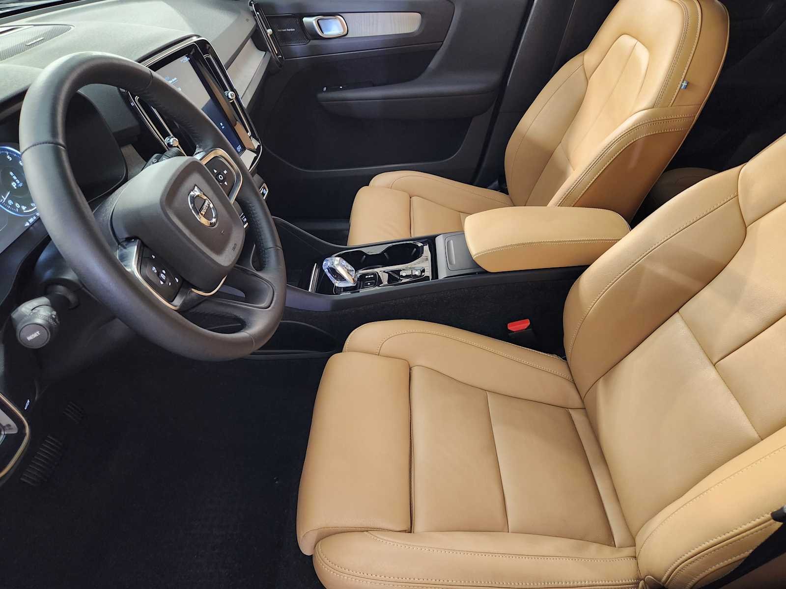 Used 2021 Denim Blue Metallic Volvo Inscription image 13