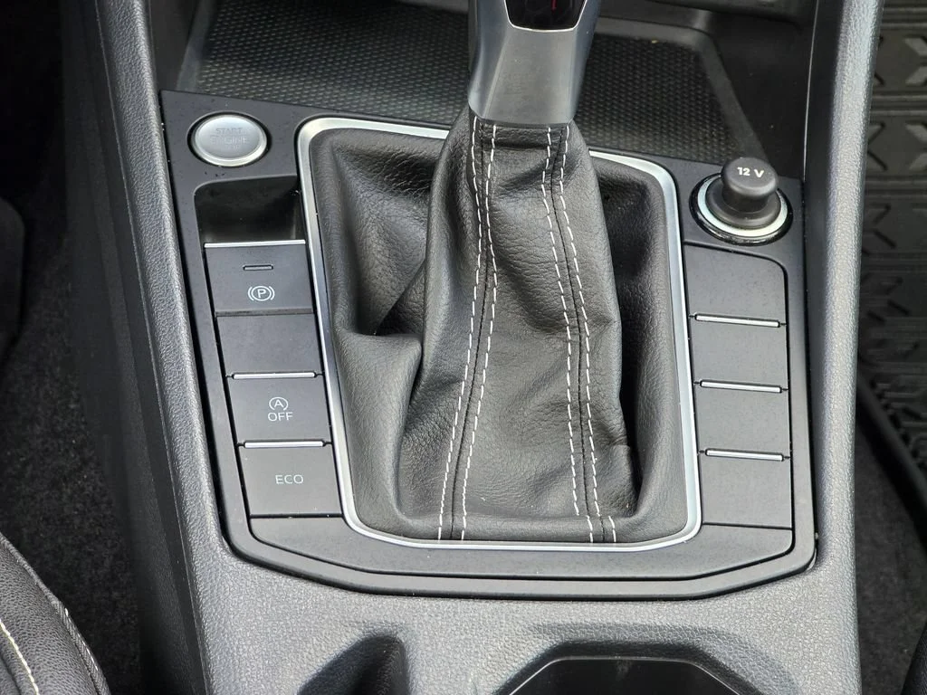 2024 Volkswagen Jetta SE - Photo 37