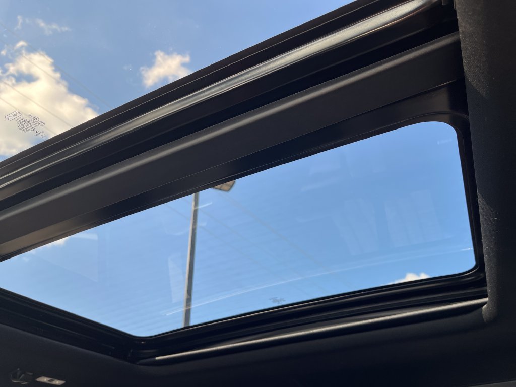 Used 2019 White Ford Platinum image 23