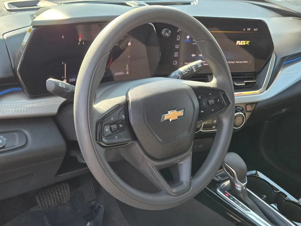 Used 2025 Cypress Gray Chevrolet LT image 18