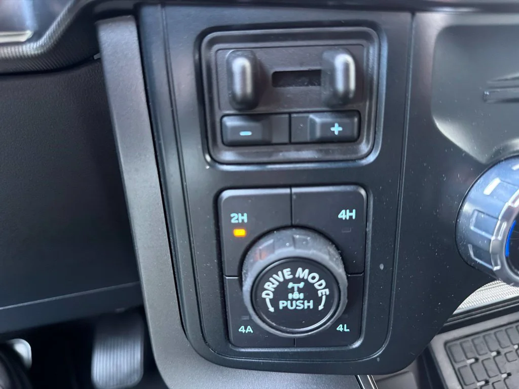 Used 2025 Space White Metallic Ford Lariat image 19
