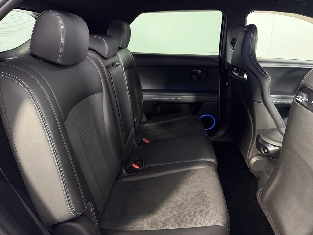 Used 2025 White Hyundai Base image 17