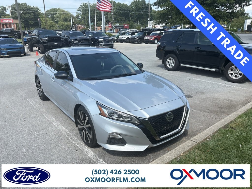 Used 2021 Brilliant Silver Metallic Nissan 2.0 SR image 1
