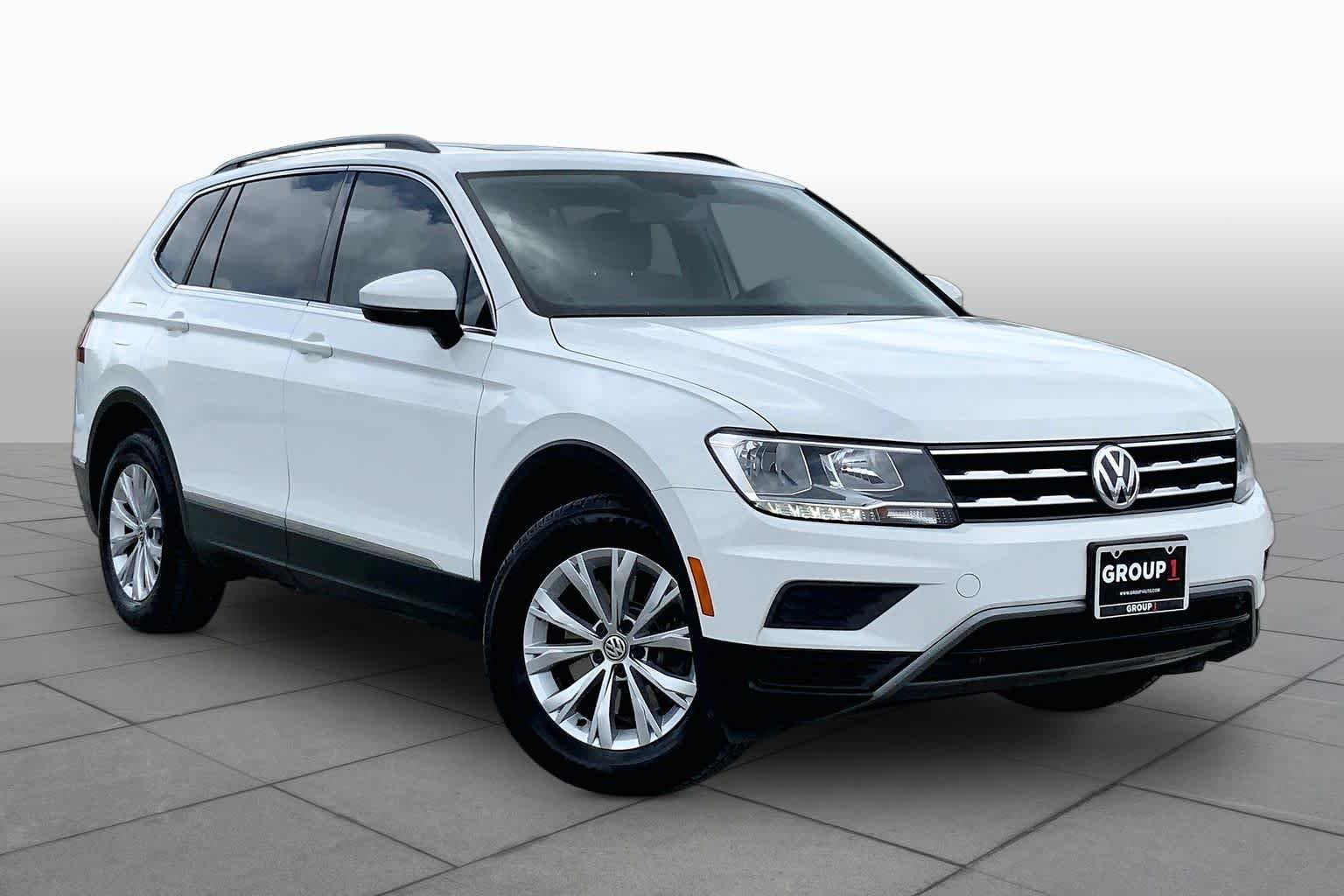 Used 2018 Pure White Volkswagen SE image 3