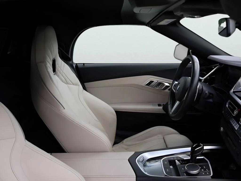 Used 2019 Alpine White BMW sDrive30i image 13