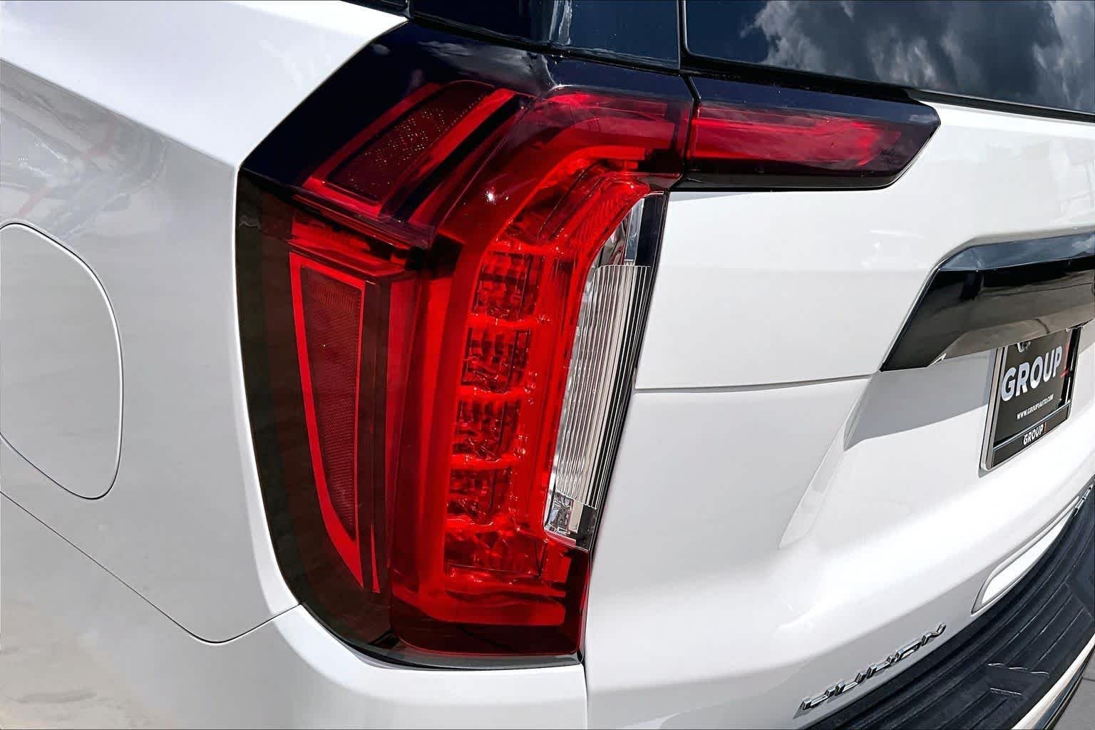 Used 2023 White Frost Tricoat GMC Denali Ultimate image 29