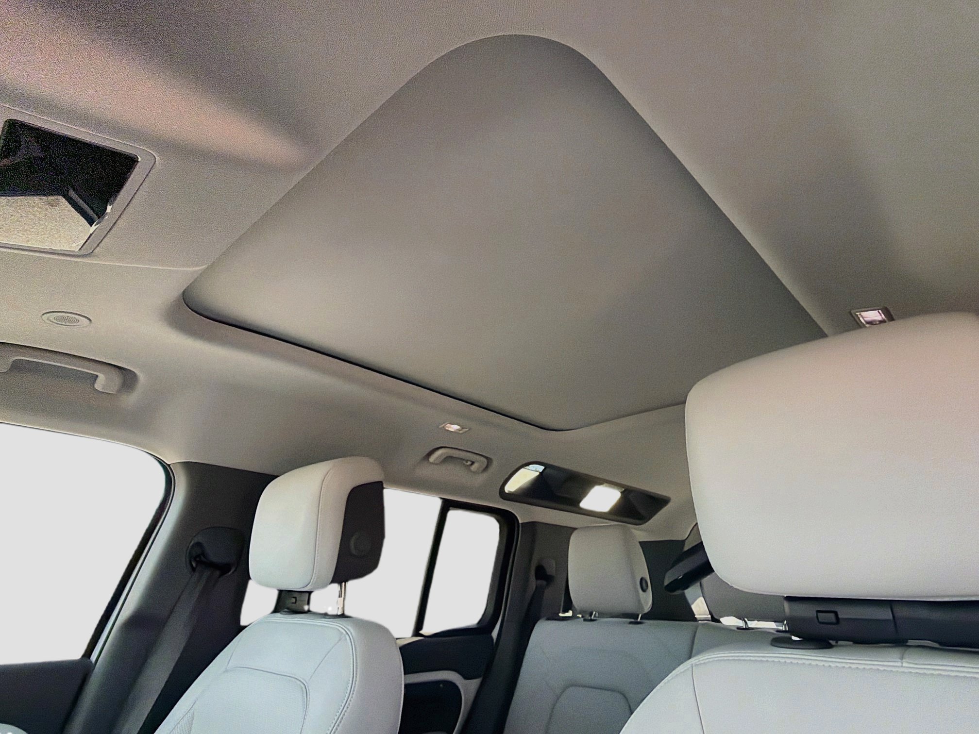 New 2026 Fuji White Land Rover X-Dynamic SE image 26