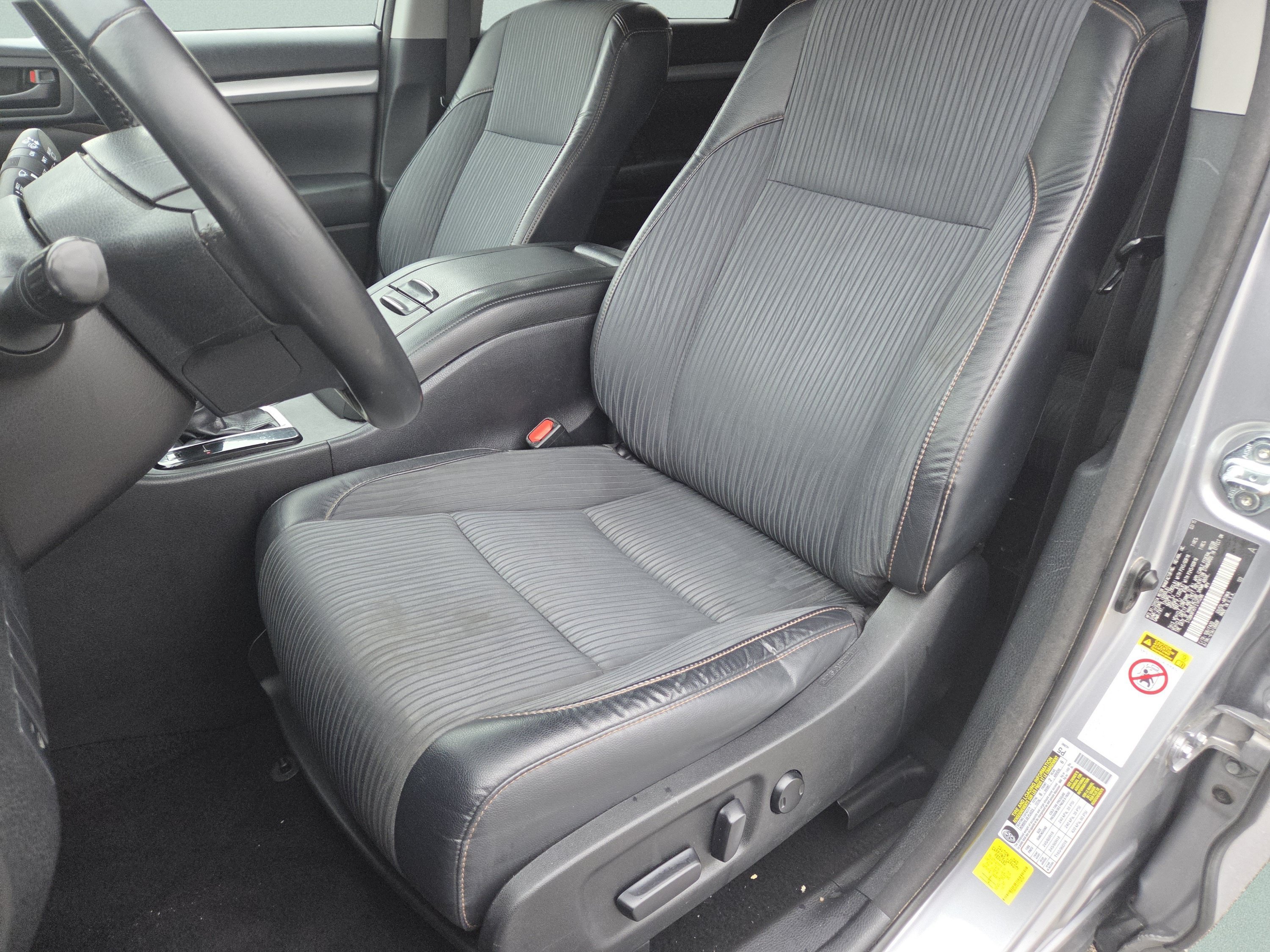 Used 2015 Silver Sky Metallic Toyota LE Plus V6 image 6