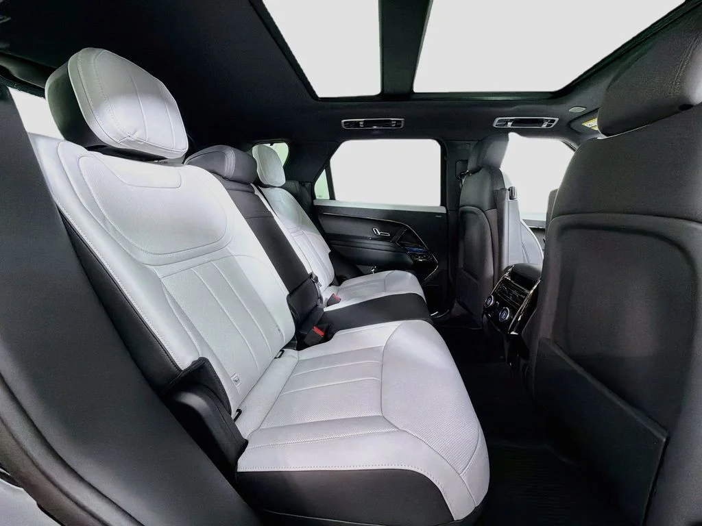 New 2027 Santorini Black Land Rover Dynamic SE image 29