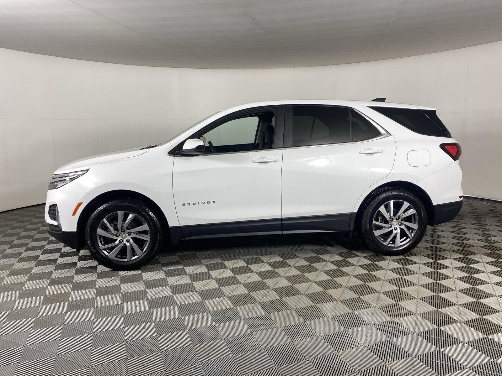 Used 2024 Summit White Chevrolet  image 4