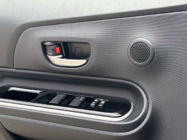 Used 2015 Silver Toyota Three image 22