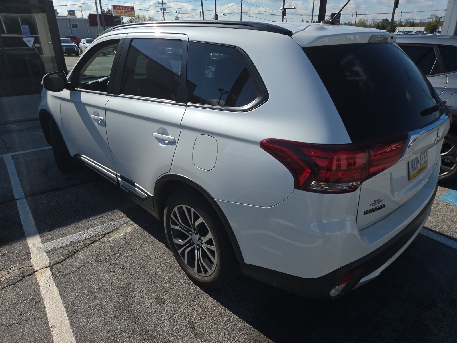 Used 2016 White Mitsubishi SEL image 4