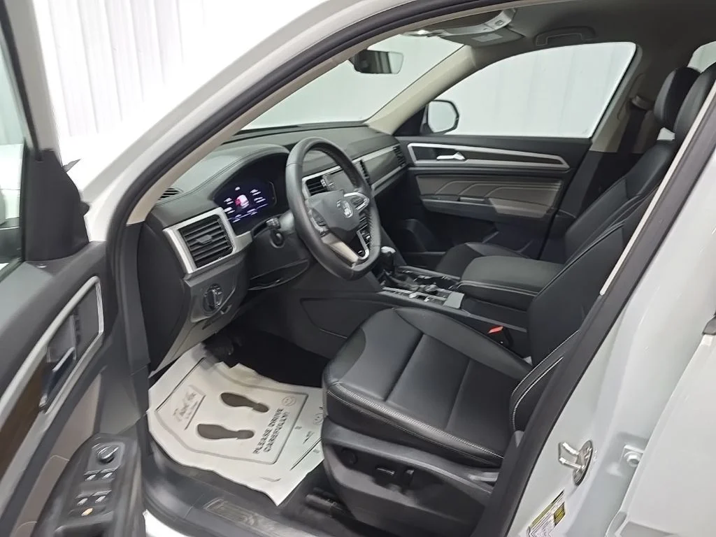 Used 2022 White Volkswagen 3.6L V6 SE w/Technology image 27