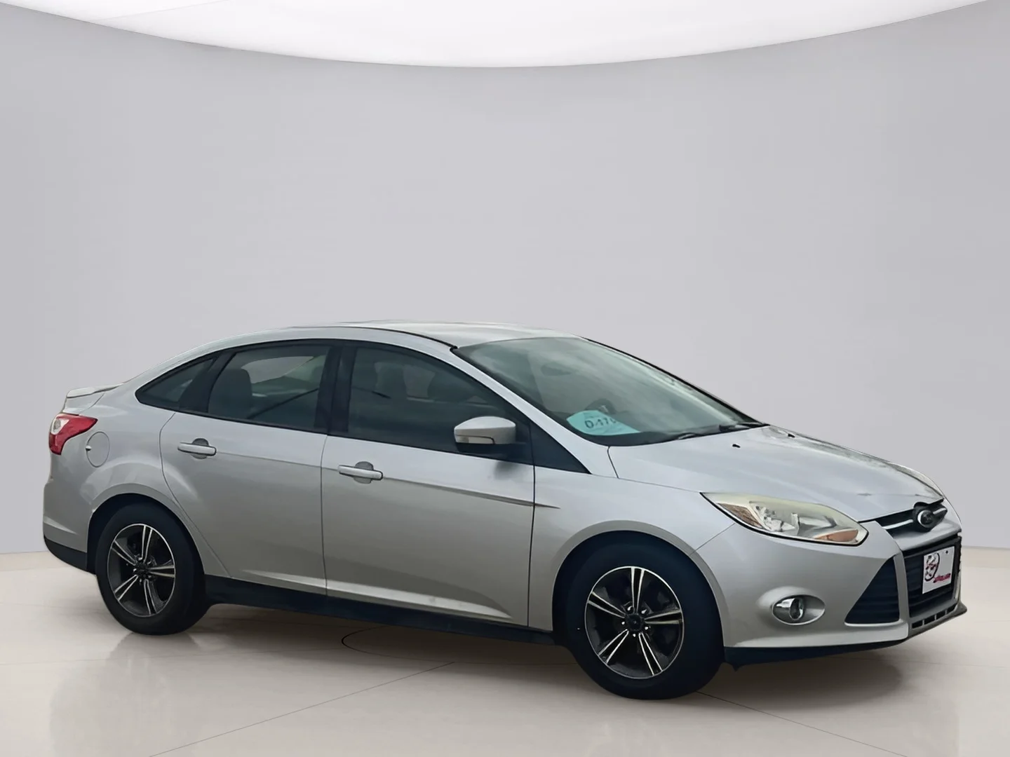 Used 2014 Silver Ford SE image 2