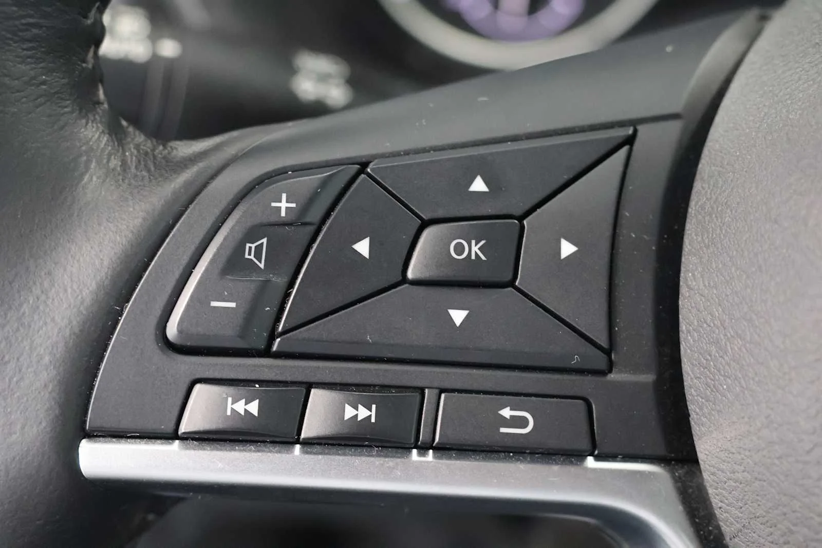 Used 2025 Gun Metallic Nissan SV image 18