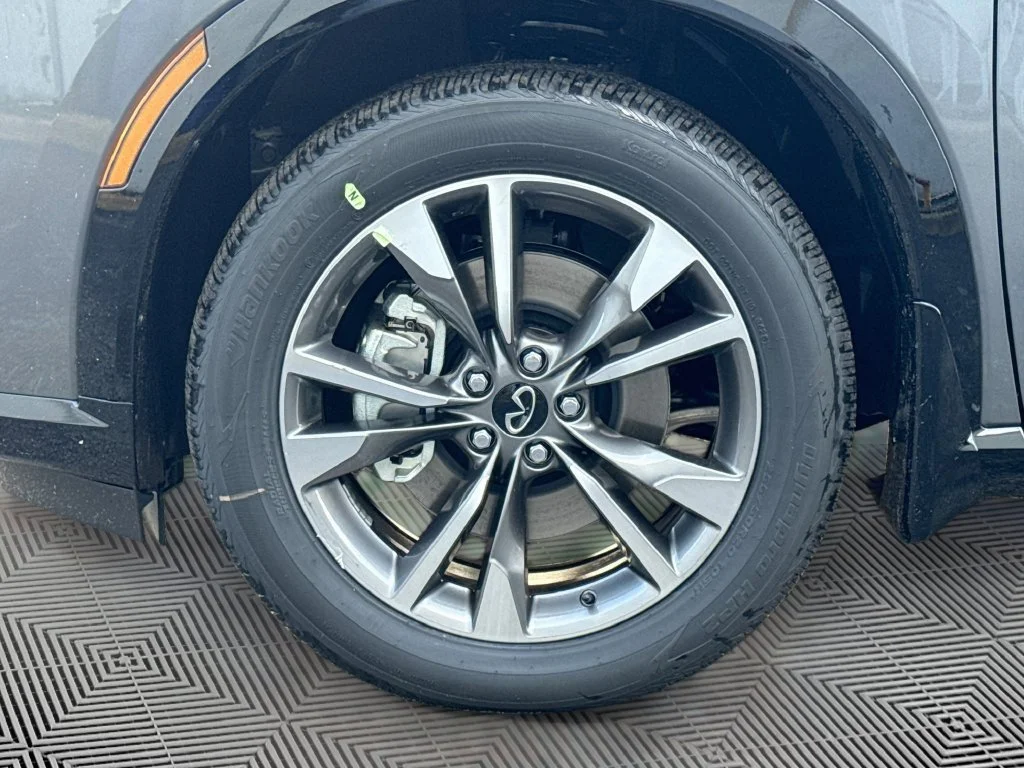 New 2027 GRAPHITE SHADOW INFINITI Luxe AWD image 32