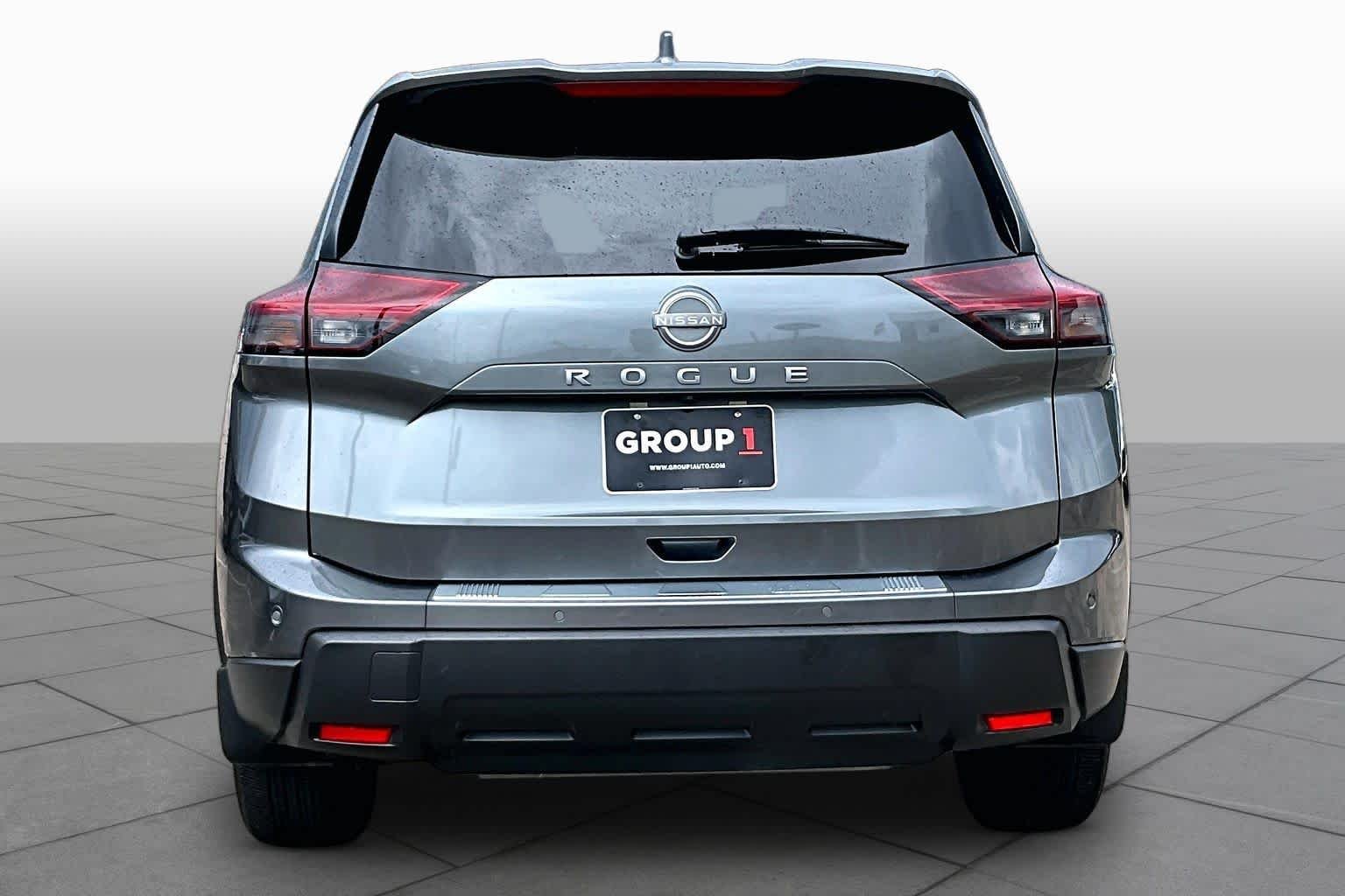 Used 2025 Gun Metallic Nissan SV image 5